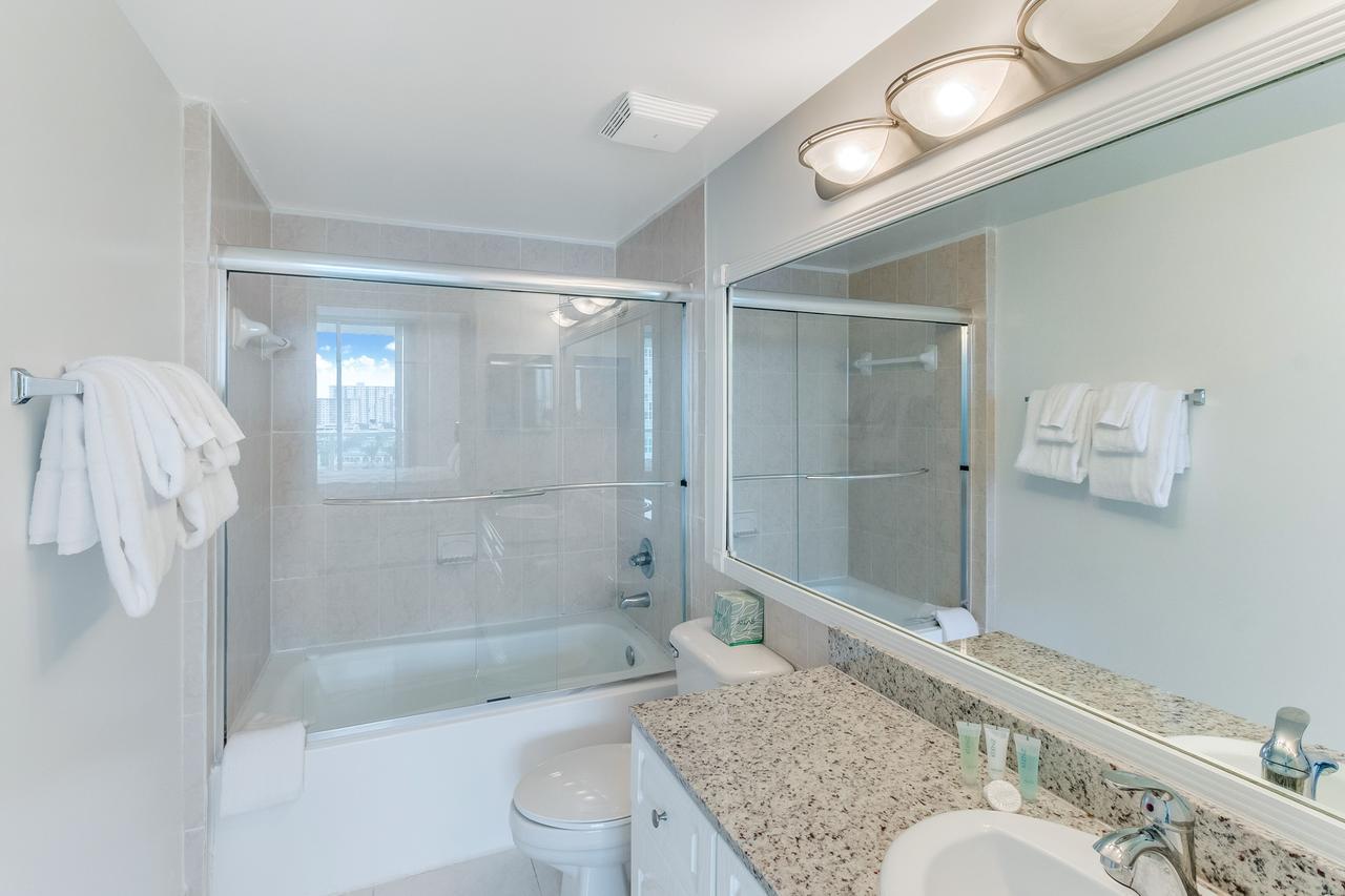 Global Luxury Suites In Sunny Isles Дорел Номер фото